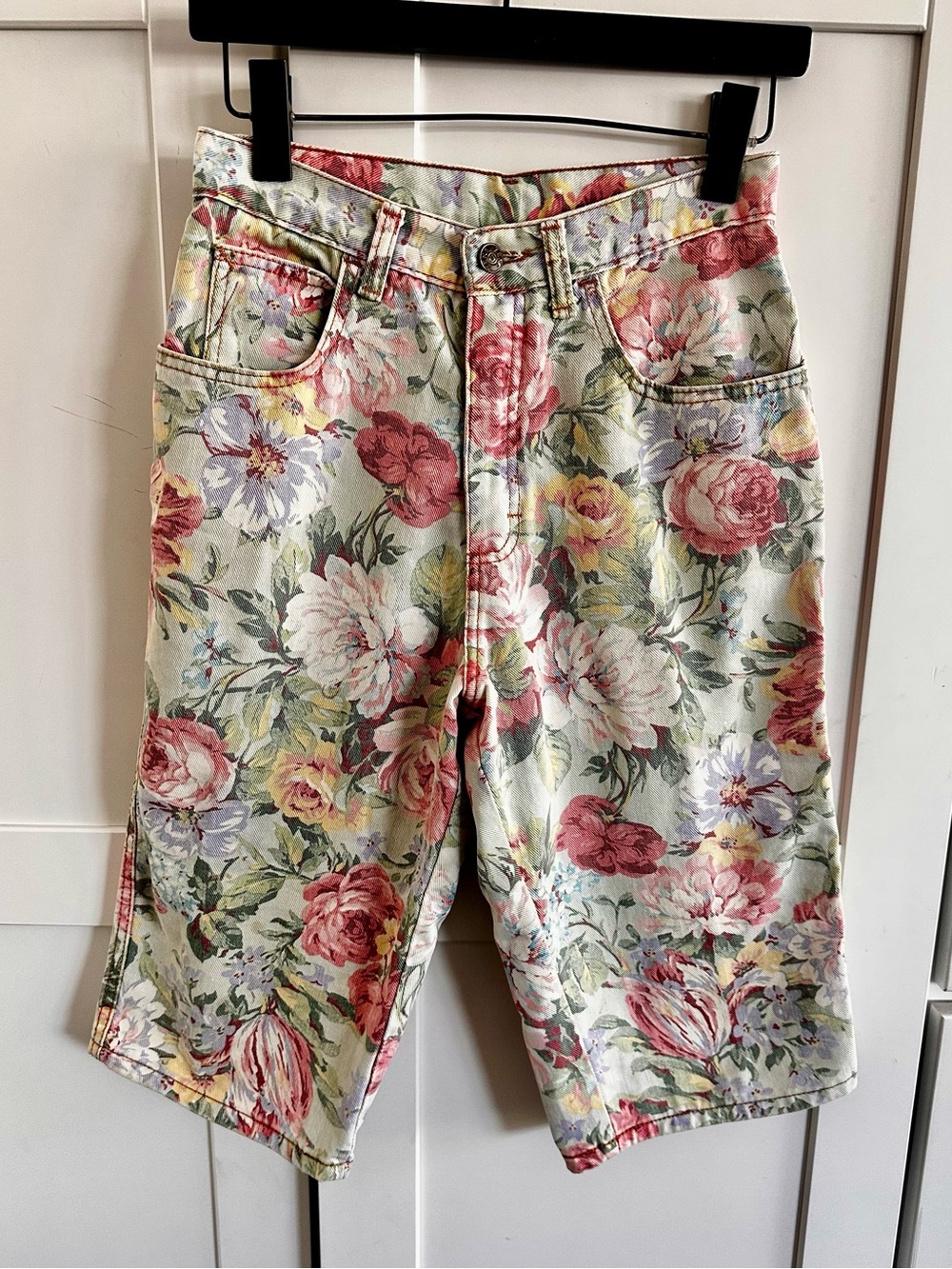 True Vintage Floral Denim Bermuda Shorts High Waist 27” Zena